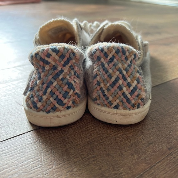 roxy slip on gray shoes - Picture 3 of 6